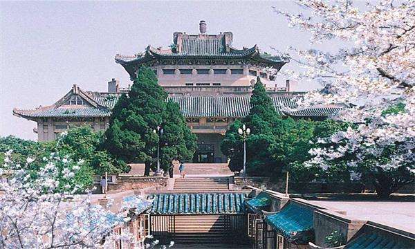全国高校排行榜：中国十大花园式高校