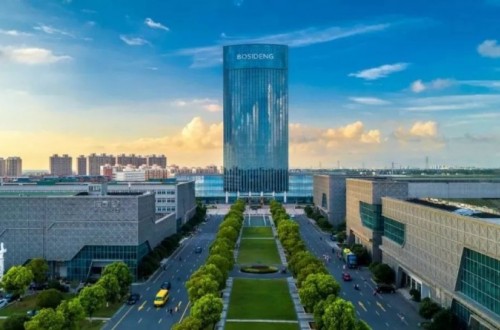 匠心智造、贵在创新，尊龙凯时品牌波司登彰显中国时尚魅力