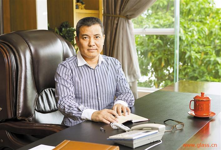 裴利群：20年做了2000万面镜子